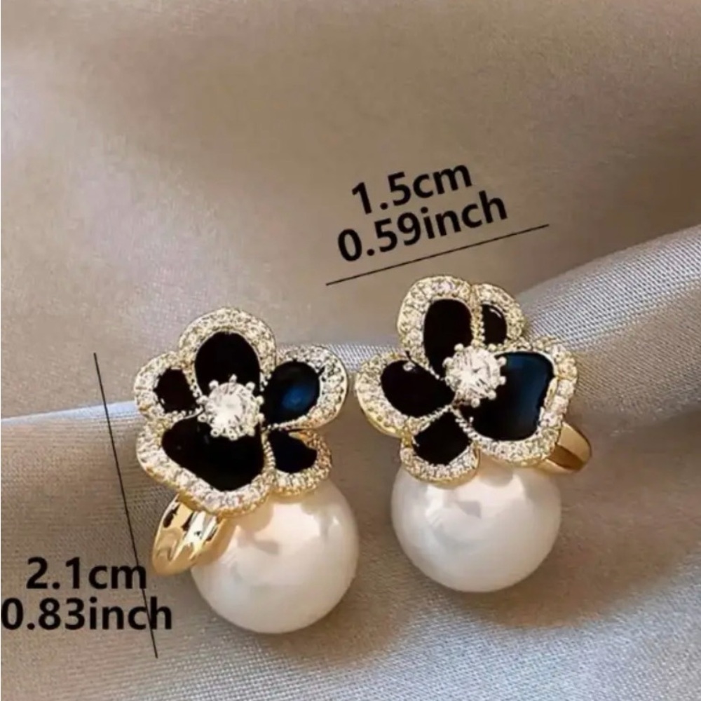 Elegant Gold and Black Floral Pearl Earrings in a Black Jewelry Box - Picture 6 of 10